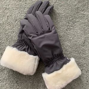 UGG Genuine Dyed Shearling Trim Tech Gloves